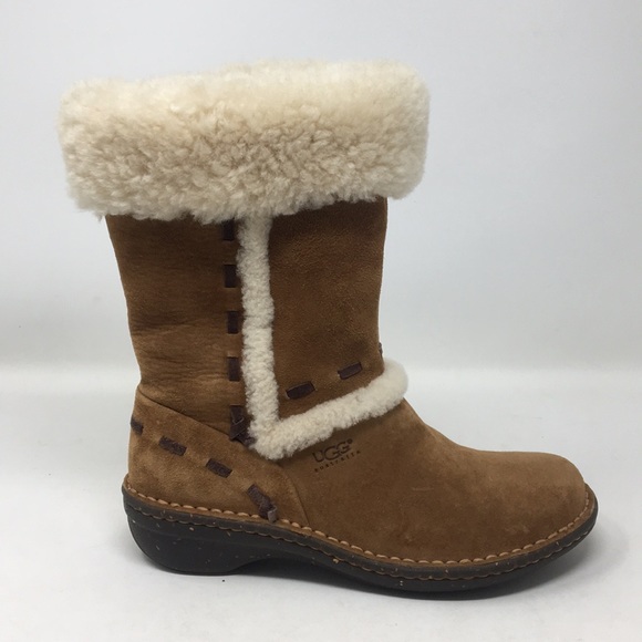 UGG Australia 5674 Boots Like New Size 6 - Picture 2 of 8